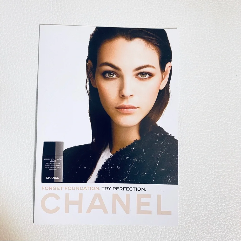 Chanel Perfection Lumiere Velvet foundation Sample